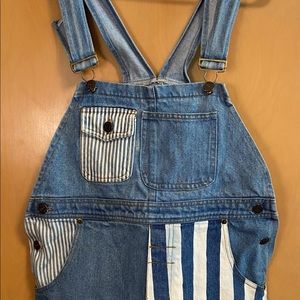 *SOLD* Vintage 90s Denim Short Overalls - Size Medium